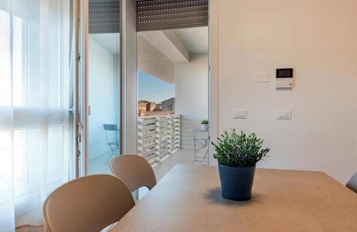 Pisa Apartment | Tower View & Double Balcony - Modern Studio Apartment with Parking