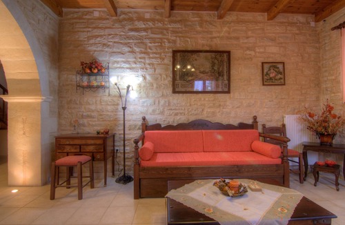 Atsipópoulon Villa | Traditional Stone Villa Near Beach -free WI FI