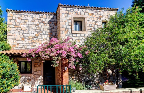 Pendamodi Villa | Two bedroom traditional villa with private pool