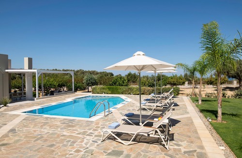 Adelianos Kampos Villa | Unique Villa with Lavish outdoor area