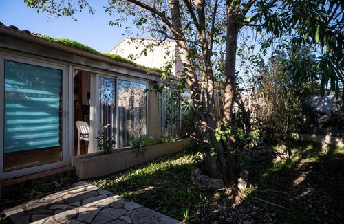 La Crau House | Villa 'Arbre de Vie' with Private Terrace, Garden, and Wi-Fi
