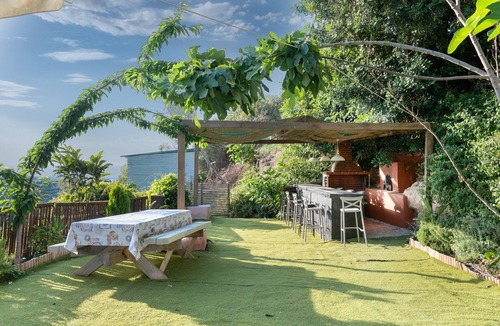 Kapsaliana House | Villa de Madeira: Sea View Retreat with Wi-Fi, Air Conditioning, Private Pool & Jacuzzi
