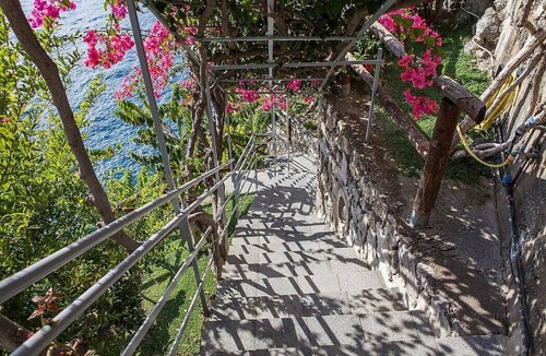 Conca dei Marini Villa | Villa Lilium: A bright villa built sheer above the sea and with direct access to the sea, with Free WI-FI.