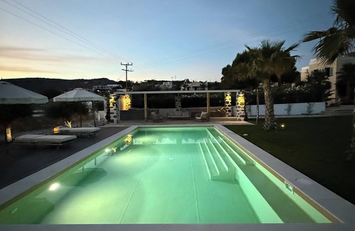 Posidonia Villa | Villa Loretta: Pool, Jacuzzi & Organic Garden. 2 min from the beach!