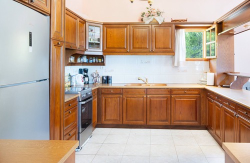 Loutraki Villa | Villa 'Sterna' with Sea View, Private Pool and Wi-Fi