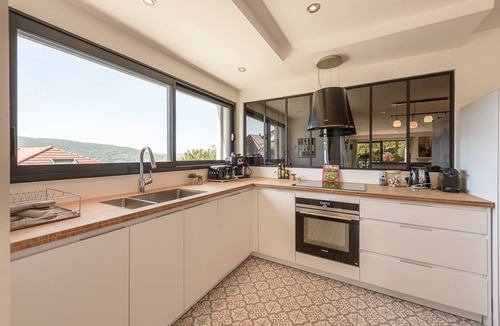 Veyrier-du-Lac Villa | Villa Sunrise – Villa contemporaine avec piscine et vue panoramique sur le lac d’Annecy