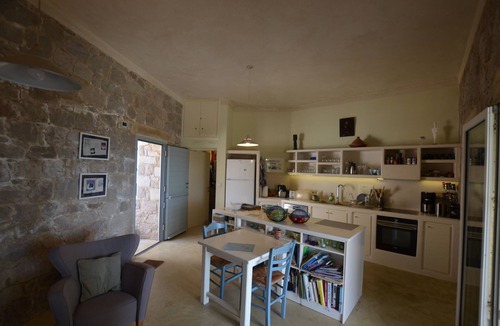 Milos Villa | Villa Unique en Bord de mer Dans une Petite Vallée de la Côte sud de L'île