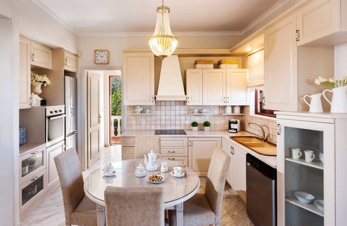 Kato Galatas Villa | Villa Vanelia Mare - Guest Favorite Elegant Stay! Authentic Greek Hospitality!