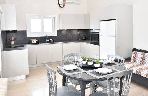 Midea Cottage | Vrbo Property