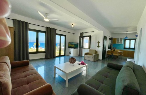 Logaras Apartment | White Wave