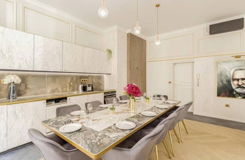 Palais-Royal Apartment | WITHIN WALKING DISTANCE FROM THE LOUVRE , PALAIS GARNIER & PLACE VENDÔME