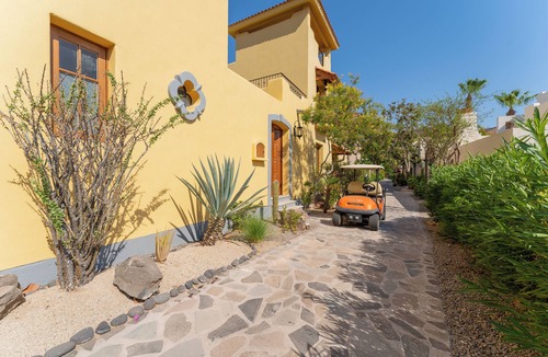 Nopolo House | Wonderful 2bedrooms Home, Golf course view