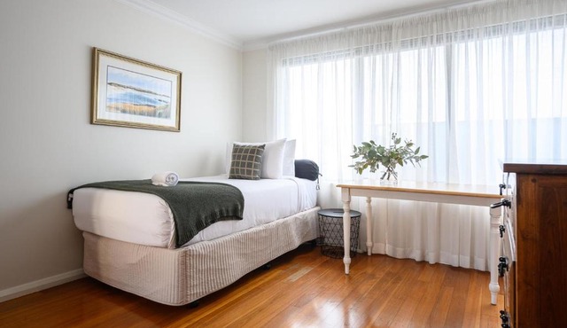 10 Tranquil Charm West Perth 2BR Parking