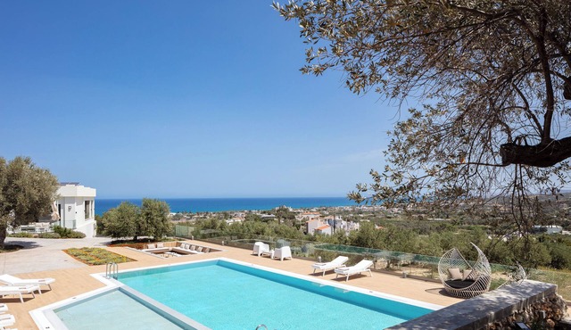 100m2 heated pool, absolute privacy and mesmerising views!