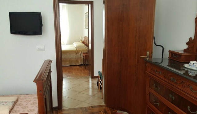 15 minutes to Venice! A big and quiet apartment for family. Pet friendly