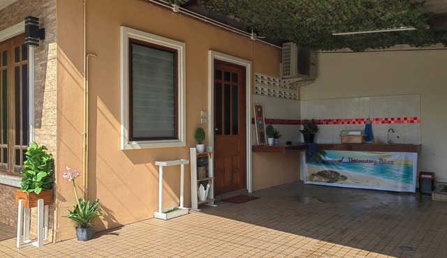 2-bedroom house in near Thai Mueang Beach with WiFi, AC