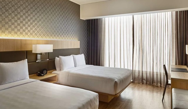 2 Double Beds w/City View at AC Hotel Lima Miraflores—Minutes to Waikiki Beach