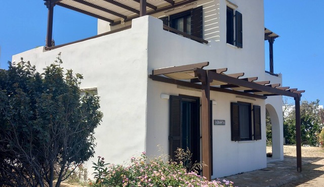 3 bedroom villa, 2.5 baths, sea view, private hot tub, communal pool, breakfast