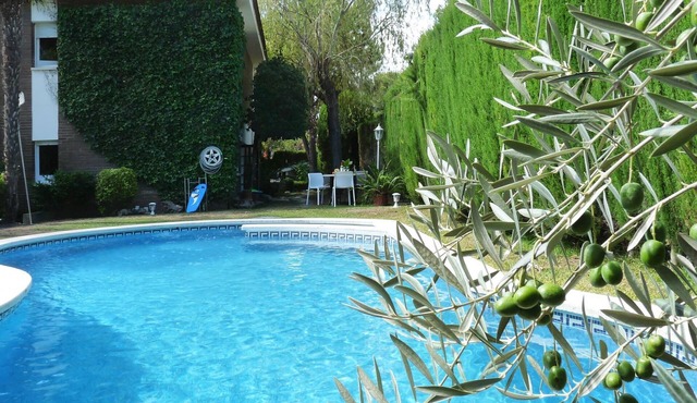 45min getaway from Barcelona, private pool and BBQ