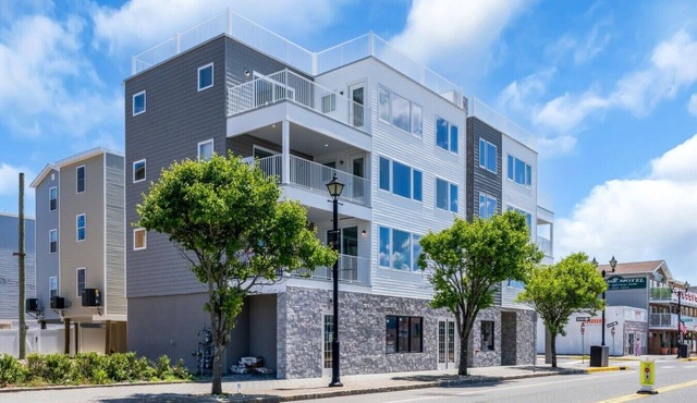 4BR with Rooftop Ocean Views | Luxury Shore Penthouse