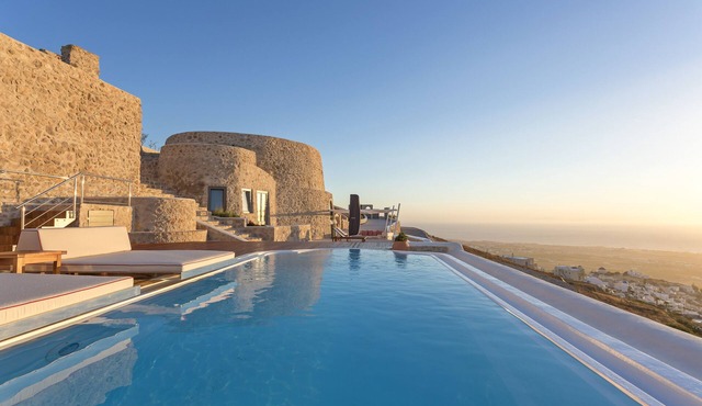 5 bedroom luxury villa with pool and sea views