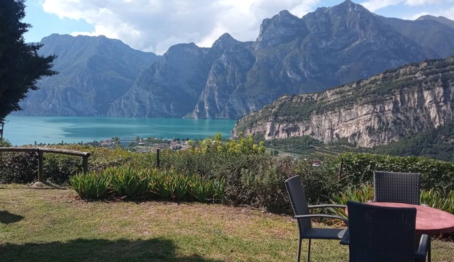 5 - Double with garden view overlooking the lake Torbole