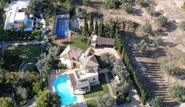 6 bedroom accommodation in Kranidi
