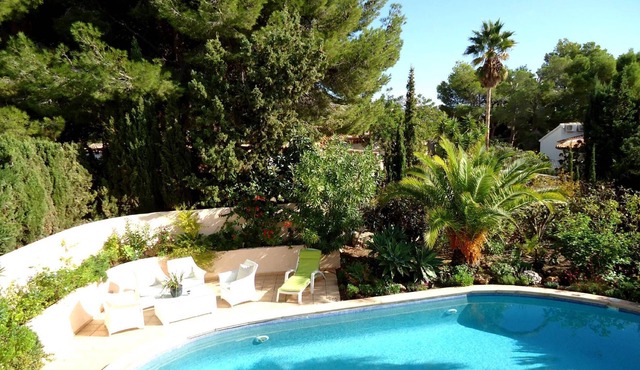 6 persons spacious villa with private pool and lots of space.