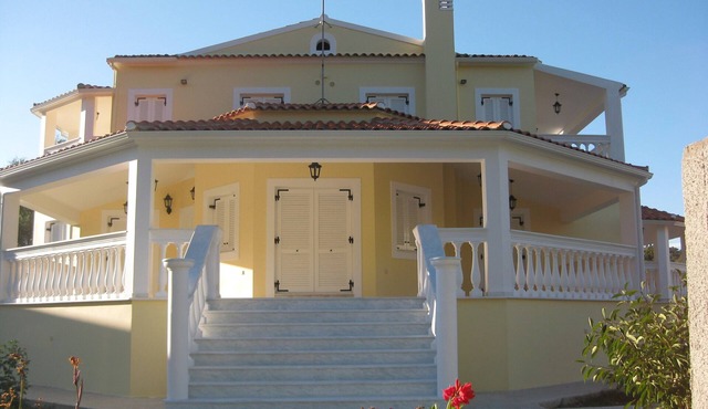 A Luxurious Villa in a Residential area w/walking distance to Sidari Resort!
