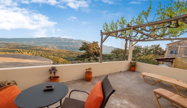 Agapi's Charming Retreat - Rustic Escape By Chania in Malaxa