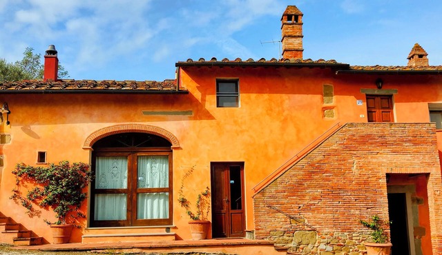 Airconditioned Villa with Private Pool near Florence , local town & transport