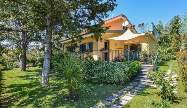 Amazing apartment in Trecastagni with WiFi