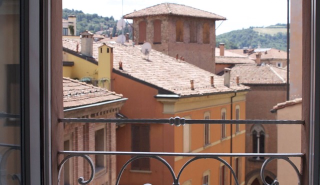And airy apartment in the historic center -Wi Fi- Air Conditioning