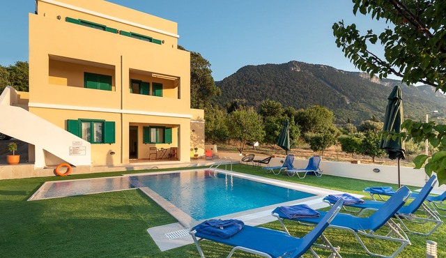 Anemos Villa in Salakos