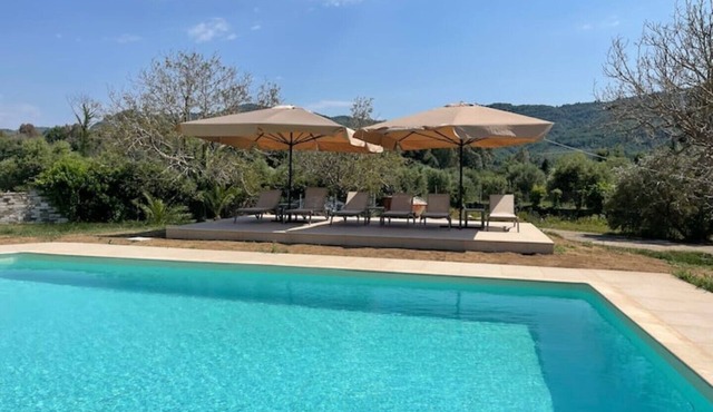 Antinea Olympian Villa Pink