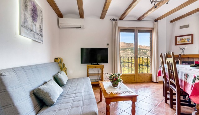 Apartment 'La Solana' with Mountain View, Wi-Fi and Air Conditioning