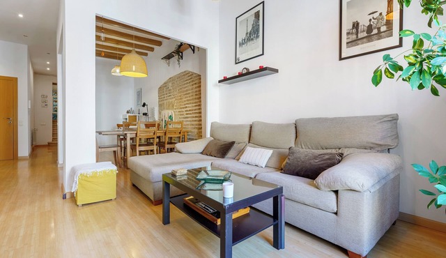 Apartment 'Plaça La Font' with Balcony, Wi-Fi and Air Conditioning