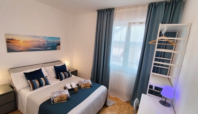 Apartment 'Royal Residence' with Shared Garden, Wi-Fi and Air Conditioning