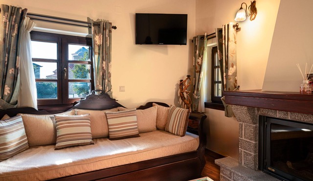 Apartment 'Triple Room with View-Dafni' with Mountain View, Private Terrace and Wi-Fi