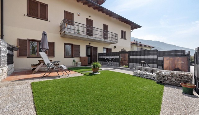 Apartment 'Zoe' with Mountain View, Private Garden and Wi-Fi