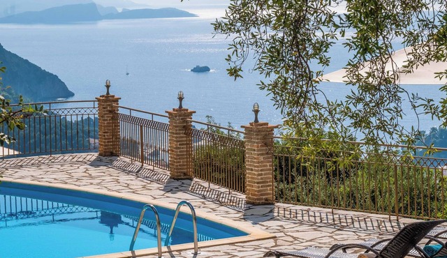 Apolis Executive Villa