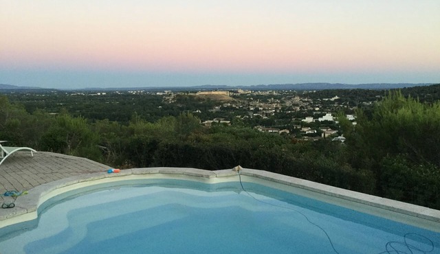 Architect-designed villa with breathtaking view of Avignon