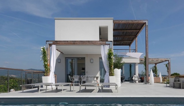 Architecturally designed luxury Villa - Casa del Cielo in Civezza