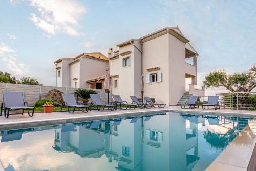 Avgi Villa & Avra House With Shared Pool by Filoxenia Villas