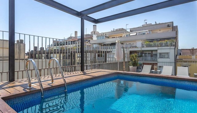 Barcelona Gothic Quarter Pool Apartment for 8