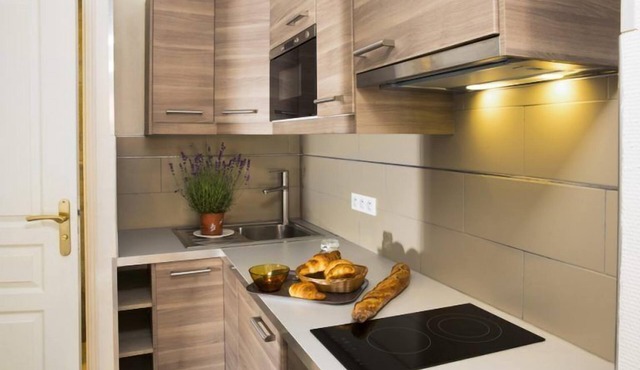 Bastille Hostel