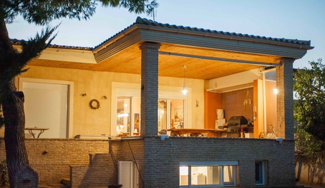 Beach front villa for 6