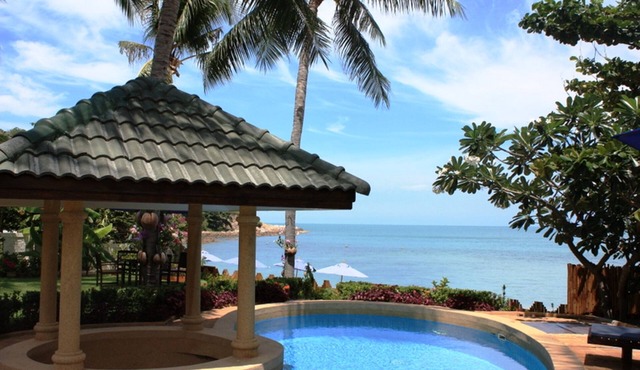 Beach front villa with private pool and 5 bed rooms with stunning view in resort