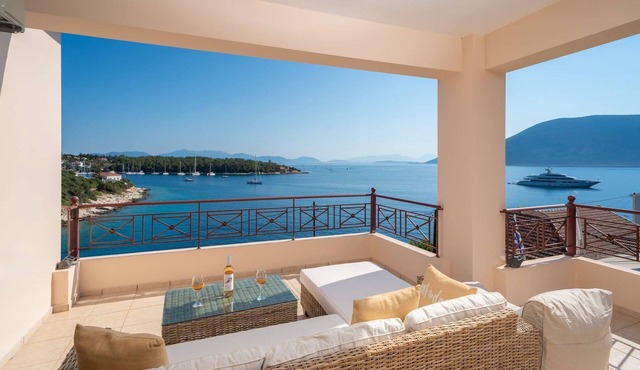 Beachfront Aetheria House, Wonderful Sea Views, Furnished Terrace, Fiskardo