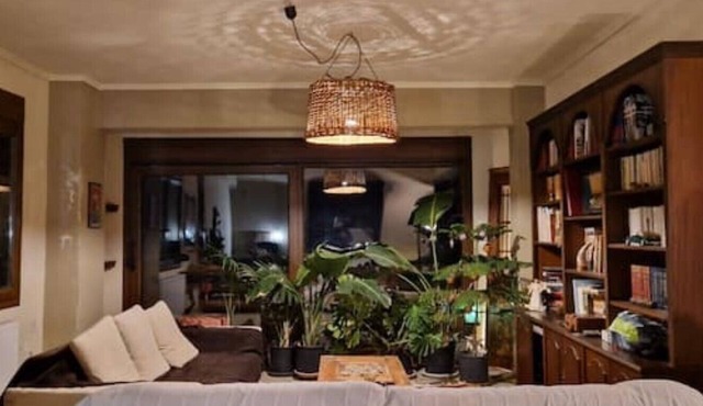 Beachfront luxury 3-floor family-size apartment